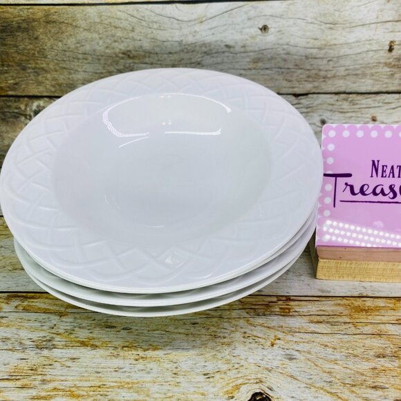 Oneida PICNIC  All White Embossed Rim Stoneware Round 9" Rim Soup Bowl Set of 4 - Picture 1 of 16